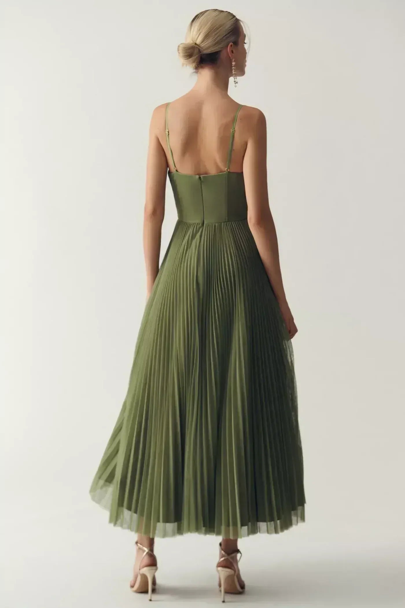 Olivia | Vestido elegante con espalda descubierta