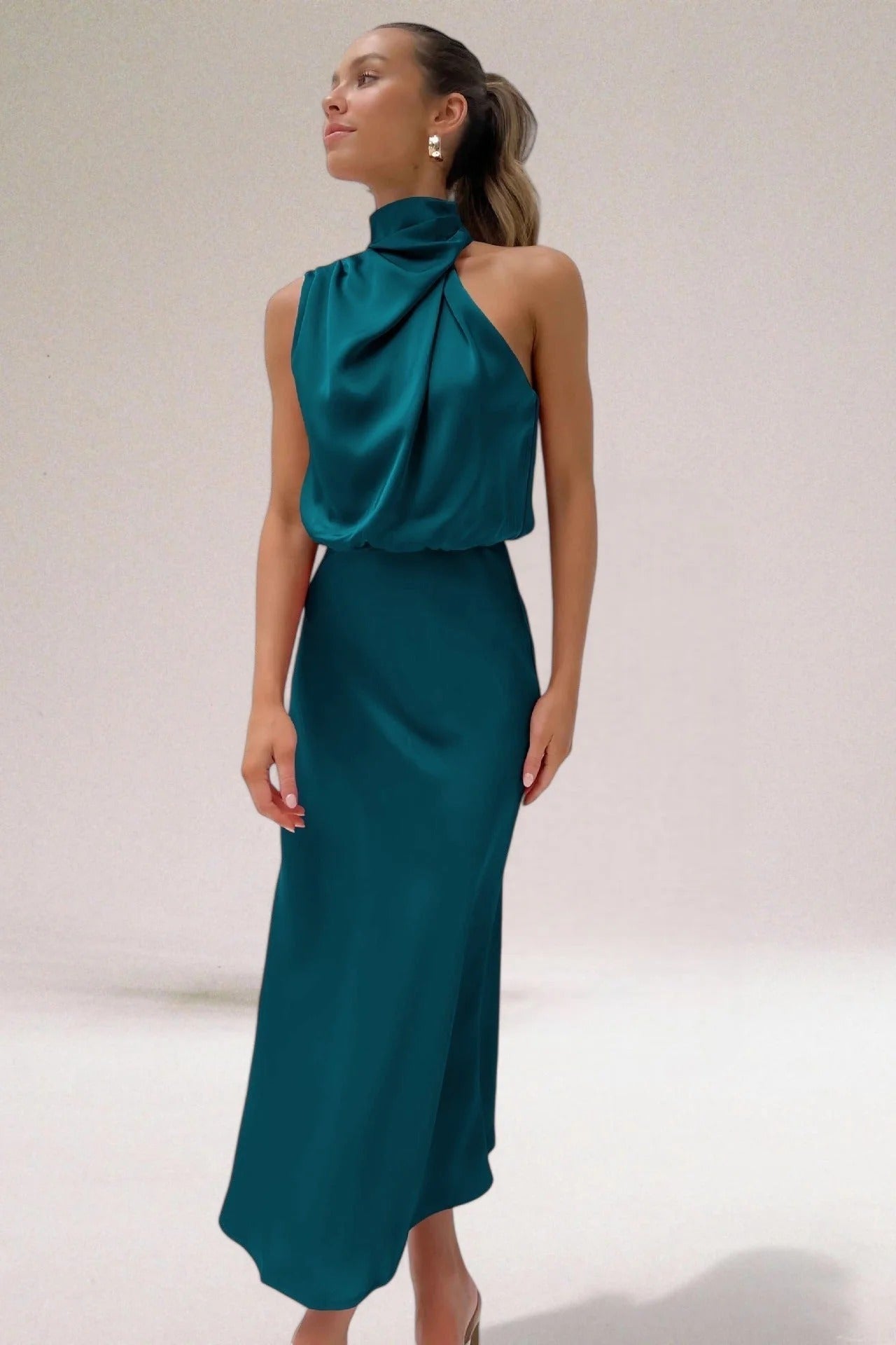 Mía | Elegante vestido con escote halter